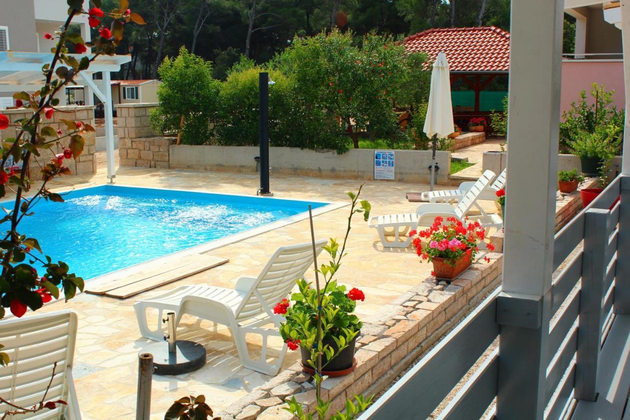 Bungalow Vice With Pool Пакоштане Екстер'єр фото